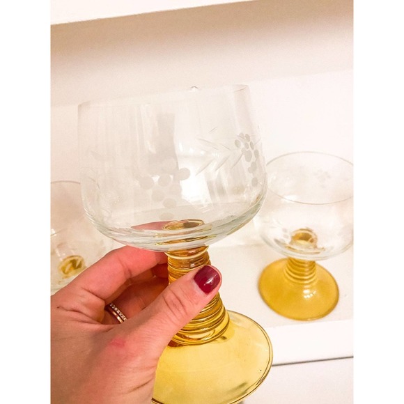 Four Vintage Amber Stem Etched Glass Roemer Wine Glasses - Picture 3 of 4